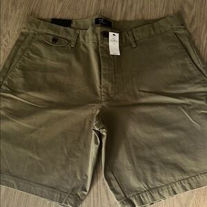 NWT Banana Republic Lived-In Men's Olive Green Shorts 9in. inseam